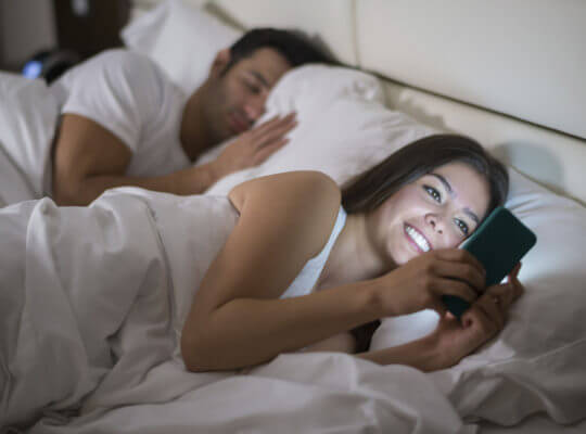 Cheating Partners Caught By Forgetting Their Mobile Phones