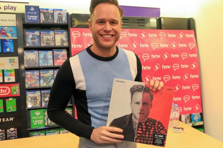 Olly Mur Pulls Crowd Of Fans At Chelmsford Album Signing