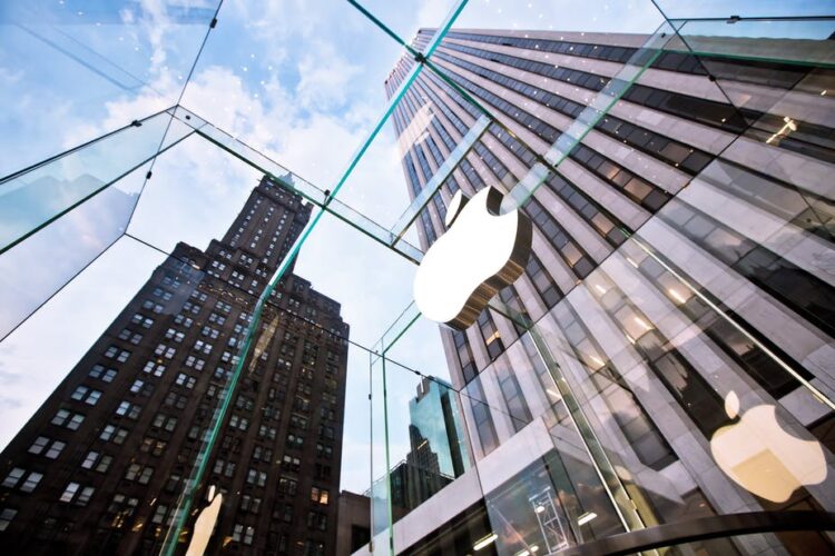 Apple Breaks Record As First U.S  Company To Hit £2Trillion Market