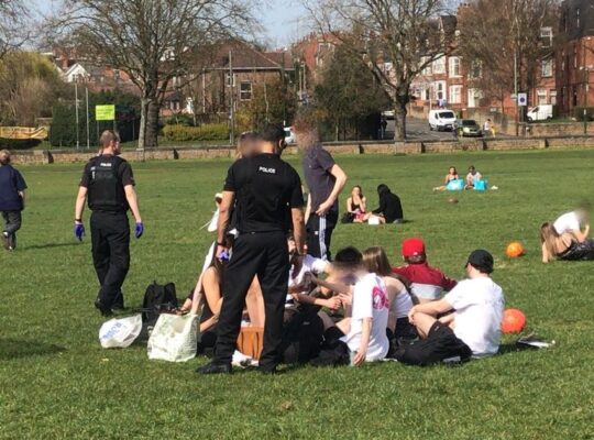 Police Warns Nottingham  Park Crowd To Abide By Covid Rules