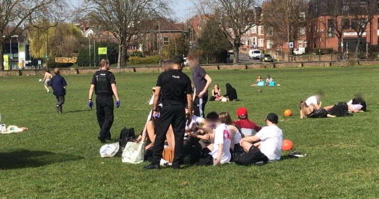 Police Warns Nottingham  Park Crowd To Abide By Covid Rules
