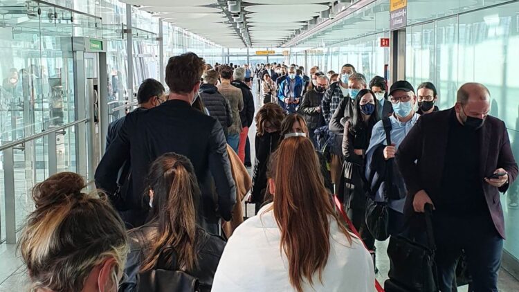Passengers Report Delays Of Up To 4 Hours Following E Gate Fault