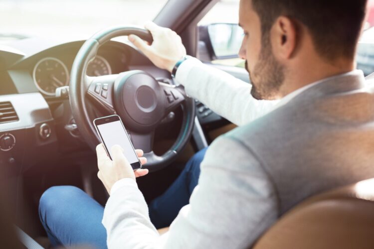 British Police To Prosecute Drivers Usng Hand Held Mobile Phones At Wheel