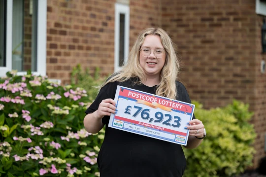 Pregnant Nhs Worker Celebrates £77k On People’s Postcode Lottery