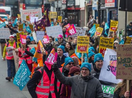 Teacher Strikes End In England After Government Accepts 6.5% Rise