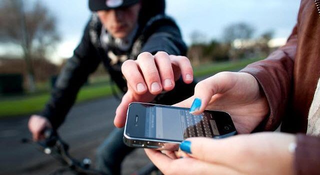 Nearly Two Fifths Of Robberies In London Were For Mobile Phones