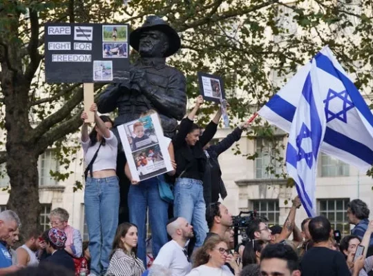 Three Arrests After Street Of London Witnesses Protests And Vigils Over Israel-Palestinian War