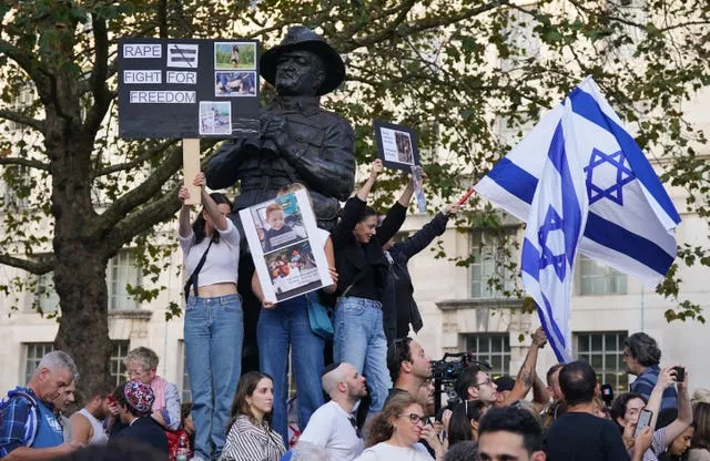 Three Arrests After Street Of London Witnesses Protests And Vigils Over Israel-Palestinian War