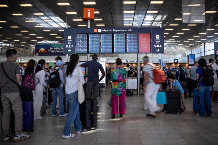 French Air Traffic Controllers Call Off Strike Sparing Thousands of Travellers From Chaos