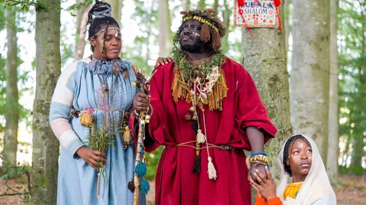 Texas Mother Demands Scottish Cult Deportation for Daughter Living in Jedburgh Forest