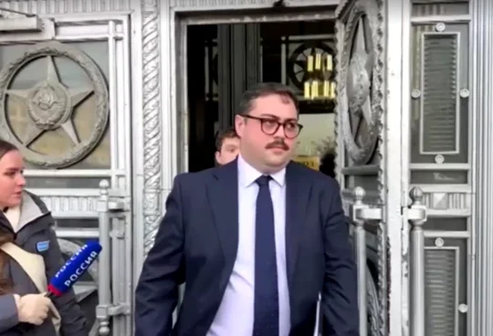 Russia expels British diplomat in espionage standoff