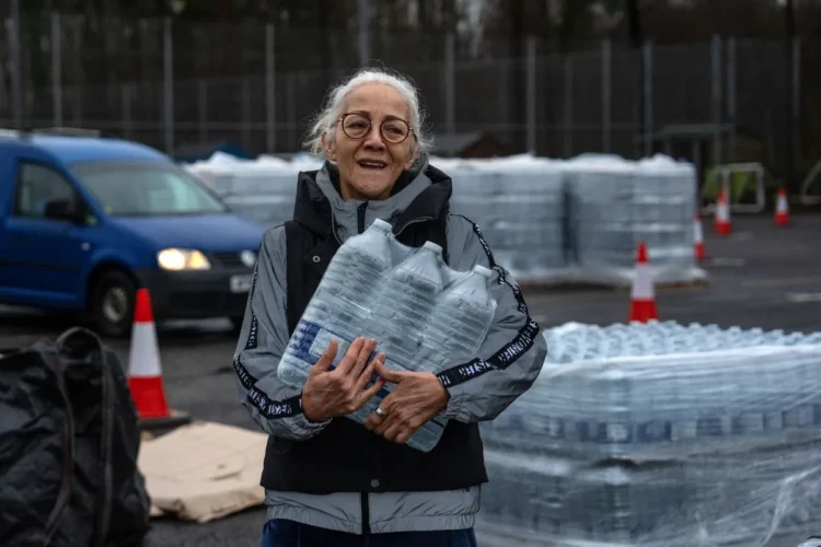 Thousands  of residents without water for fifth day in Kent and Sussex