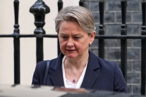 Cooper Rebukes Blair Over Iran War Stance as UK Defends Independent Foreign Policy