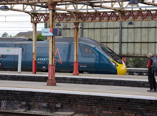 UK Train Safety Debate Intensifies After Union Boss’s Call