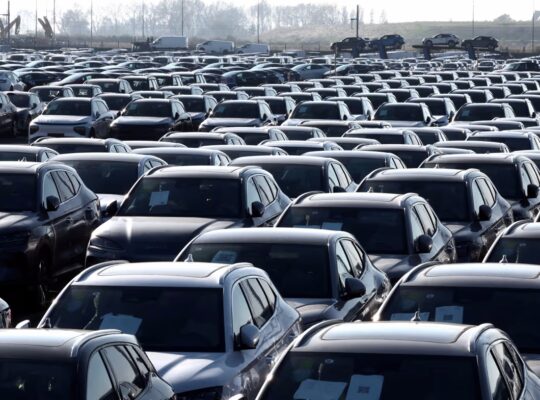 UK New Car Sales Surge to 22‑Year Peak as Market Shifts Gear