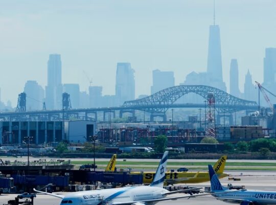 United Jet’s Near-Miss Collision at Newark Raises Safety Questions After Highway Impact