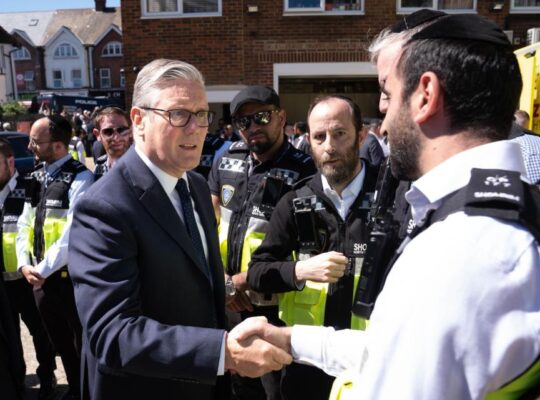 Ministers announce £1m for Jewish communities ahead of antisemitism talks