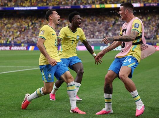 Martinelli seals stoppage-time win as Brazil edge Japan 2–1