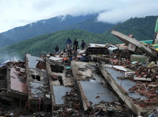 Uniforms in the Rubble: Venezuela’s Quake Rescue Under Fire