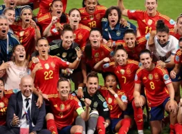 Spanish Football Fans Flood London Streets After World Cup Triumph