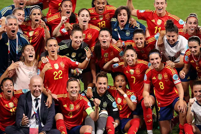 Spanish Football Fans Flood London Streets After World Cup Triumph