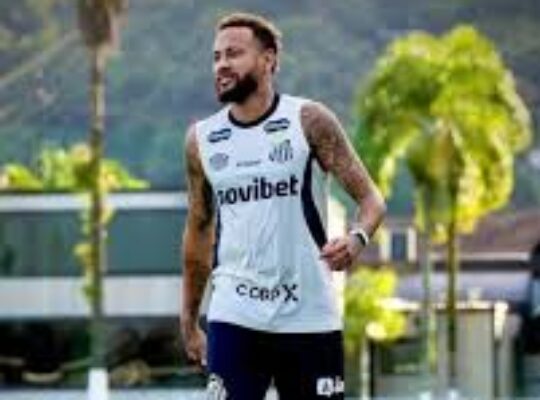iNeymar Trains at CT Rei Pelé as Santos Leave Star Forward Behind for Crucial Sudamericana Clash