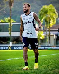 iNeymar Trains at CT Rei Pelé as Santos Leave Star Forward Behind for Crucial Sudamericana Clash
