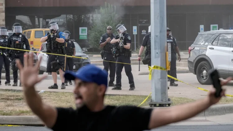 ICE agents shoot and hospitalise Venezuelan man in Houston Texas