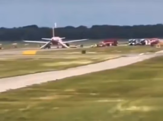 Passengers Flee EasyJet Plane After Power Bank Fire Fills Cabin With Smok