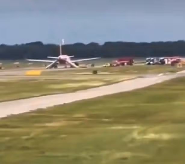 Passengers Flee EasyJet Plane After Power Bank Fire Fills Cabin With Smok